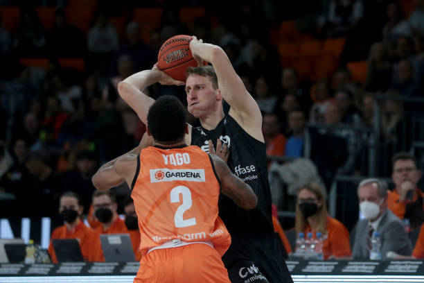 联赛中出场 联赛中出场